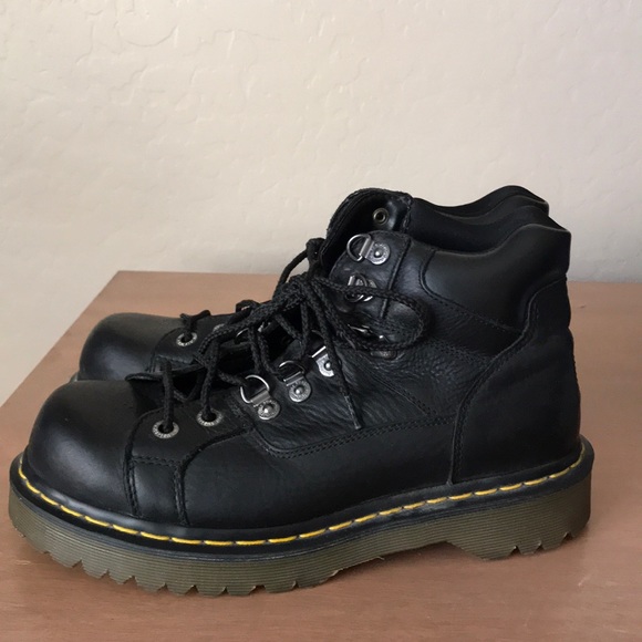 Dr. Martens Shoes - Women’s Dr. Martens Air Wair Boots